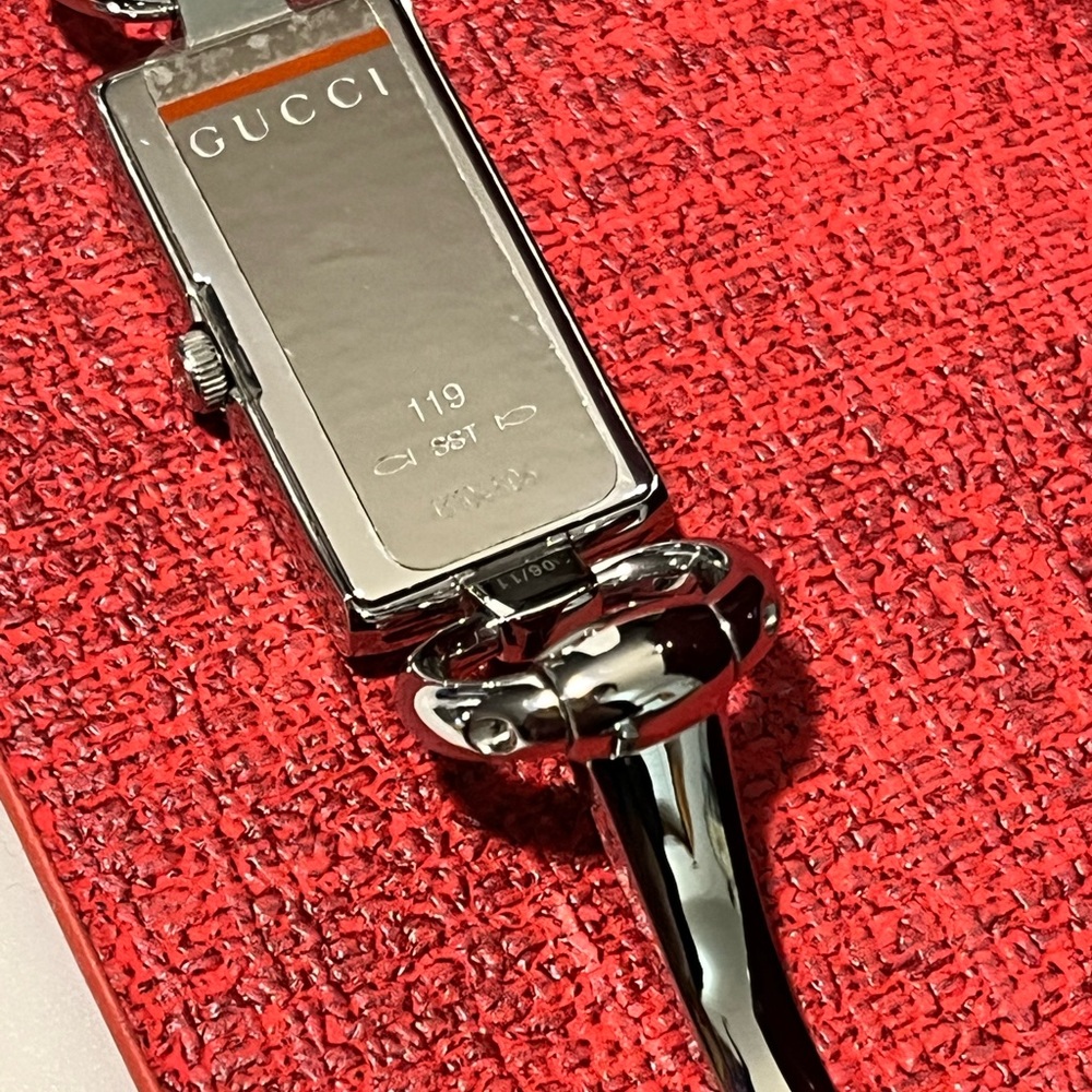 GUCCI PRE-LOVED AUTHENTIC ‘TORNABUONI’ 119 SST BRACELET 4 DIAMONDS WATCH - Picture 10 of 17